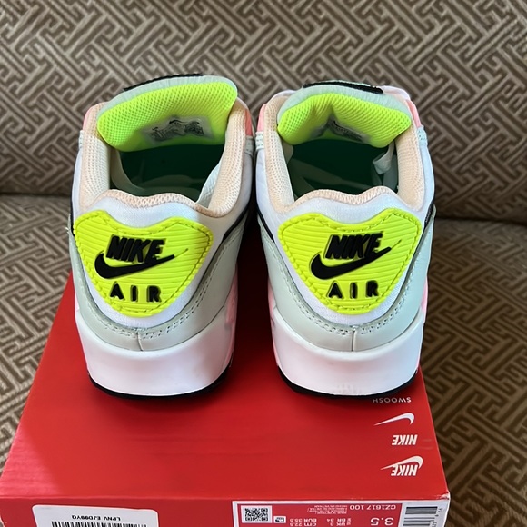 Nike Women’s Air Max 90 “Easter” - Picture 4 of 10